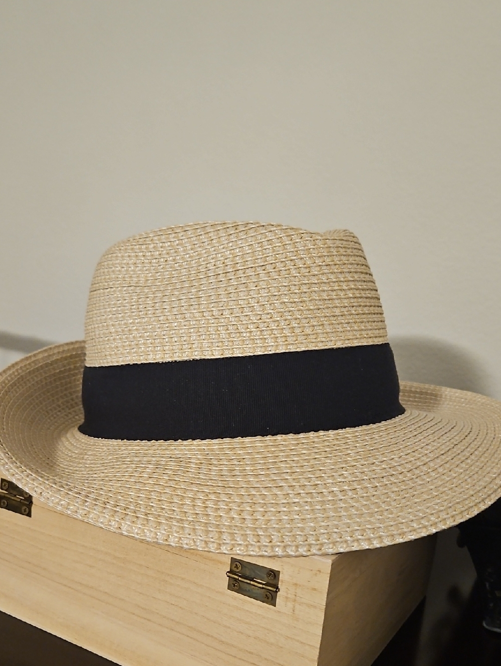 Eric Javits Straw Fedora in Natural with Black Band New - Picture 12 of 15